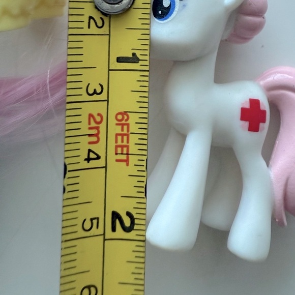 My Little Pony Fluttershy, Izzy Moonbow & Nurse Redheart - Picture 5 of 6